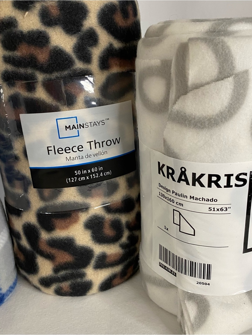 Lot of 4 Lightweight Fleece Throws, New - Picture 3 of 3